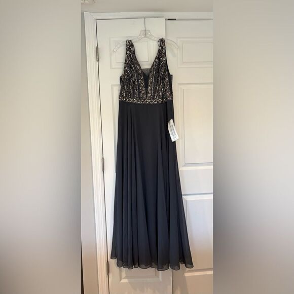 NWT J Kara Women's Beaded Illusion-V-Neck Gown Dress Size 12 Style 5578GR - Picture 2 of 16